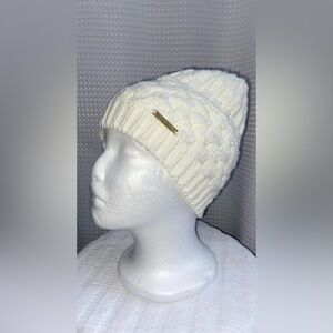 Women’s Michael Kors white knitted‎ toque Beanie with gold Brand tag NWOT